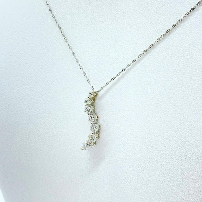 Graduating Diamond Pendant Necklace
